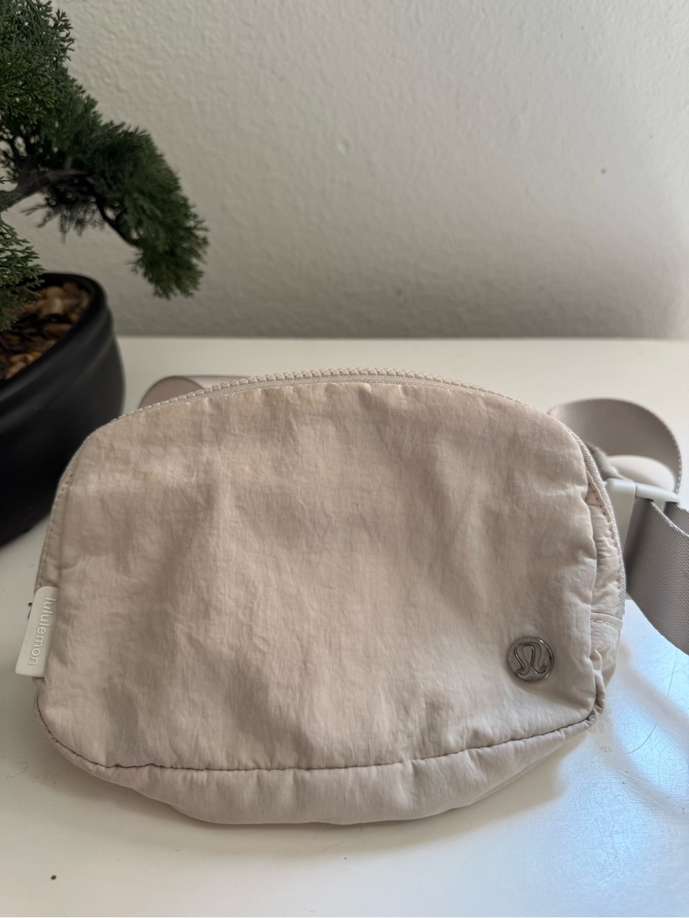 lululemon athletica crossbody 1L Everywhere Belt Bag - Light Beige 100% original - Picture 2 of 6
